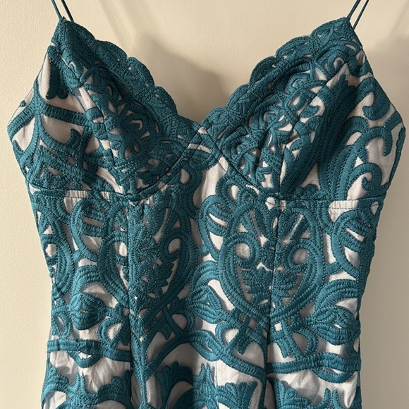LULUS LACEY BODYCON MINI SPAGHETTI STRAP COCTAIL DRESS TEAL
AND NUDE SIZE SMALL - Picture 3 of 8